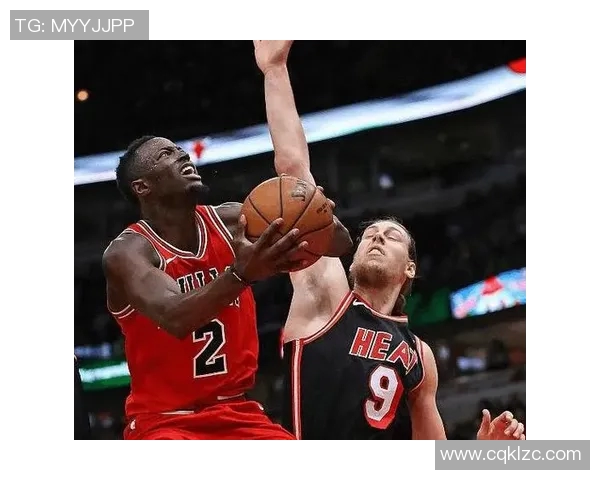 热火队与奥利尼克的激烈对决揭示了篮球战术的精彩与魅力